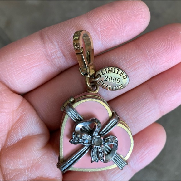 Retired Juicy Couture 2009 Limited Edition Valentine Box of Chocolates Charm - Picture 5 of 13